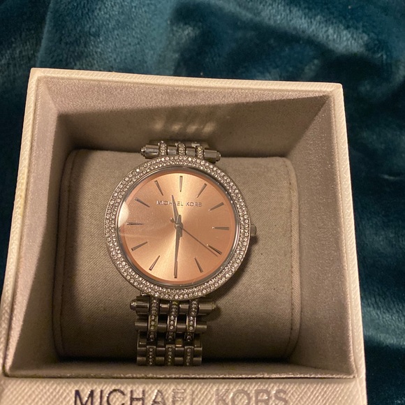 Watch - Picture 2 of 4